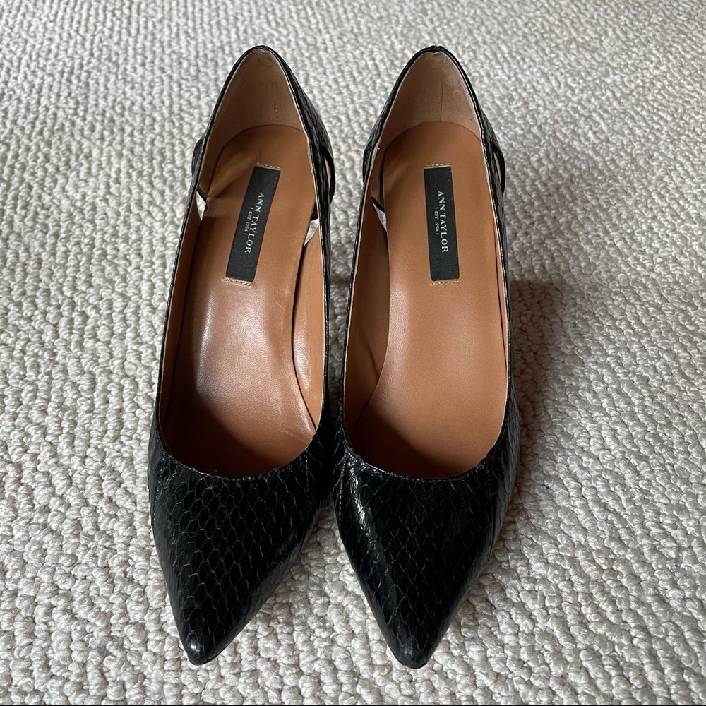 Ann Taylor Black Pointed Heels